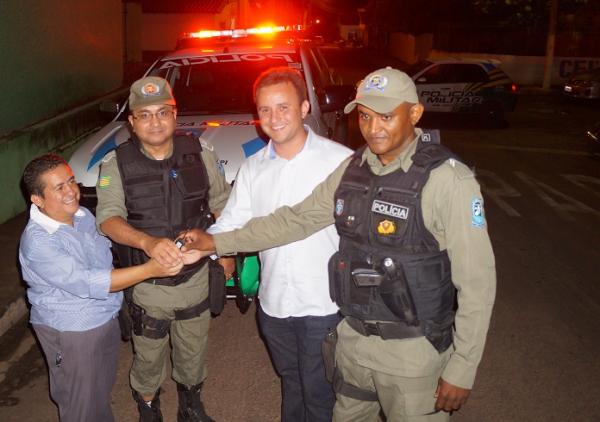 Prefeito Junior Bill participa de solenidade de entrega de nova viatura ao GPM de São Pedro do Piauí