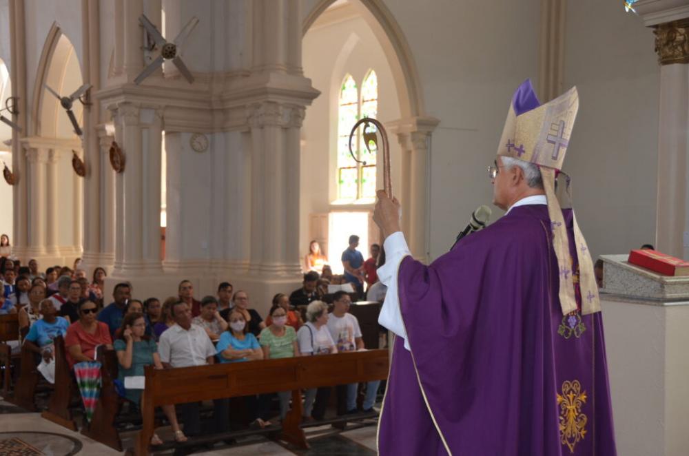 Celebração na Catedral Nossa Senhora dos Remédios em Picos marca o início da Quaresma e o lançamento da Campanha da Fraternidade