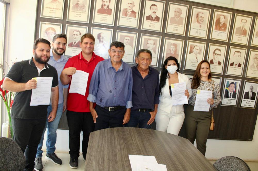 Prefeito Gil Paraibano empossa novos Secretários Municipais em Picos