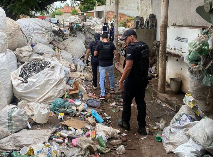 Dono de ferro velho é preso suspeito de receptação de fios de cobre em Picos