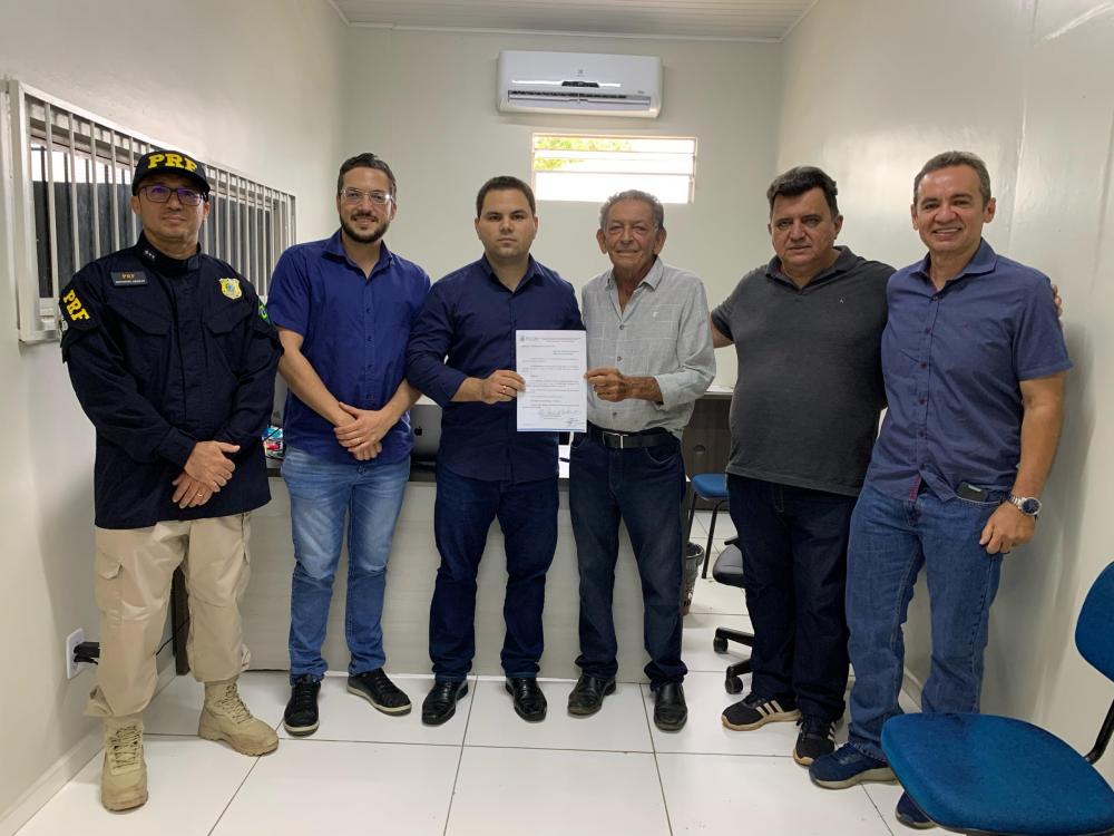 Prefeito Gil Paraibano empossa novo Secretário de Trânsito