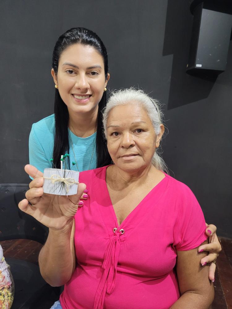 SEMTAS promove oficinas de velas artesanais para mulheres do Serviço de Convivência e Fortalecimento de Vínculos do município