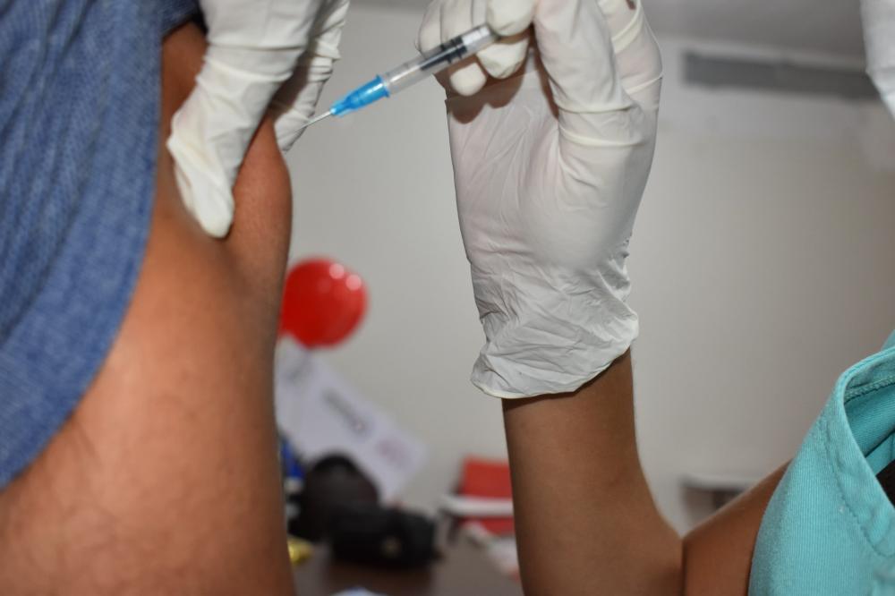 CTA de Picos realiza vacinação contra covid-19 em pacientes com HIV