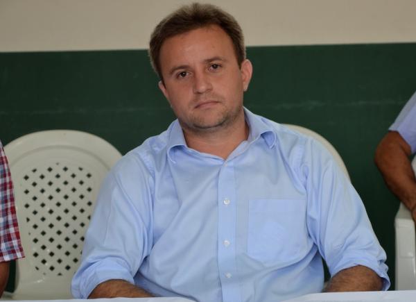 Prefeito Júnior Bill participa de solenidade de posse do novo presidente da AMPAR