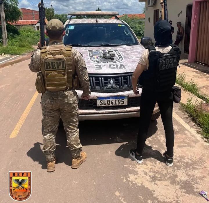 Polícia cumpre mandado de busca e apreensão em residência na cidade de Picos