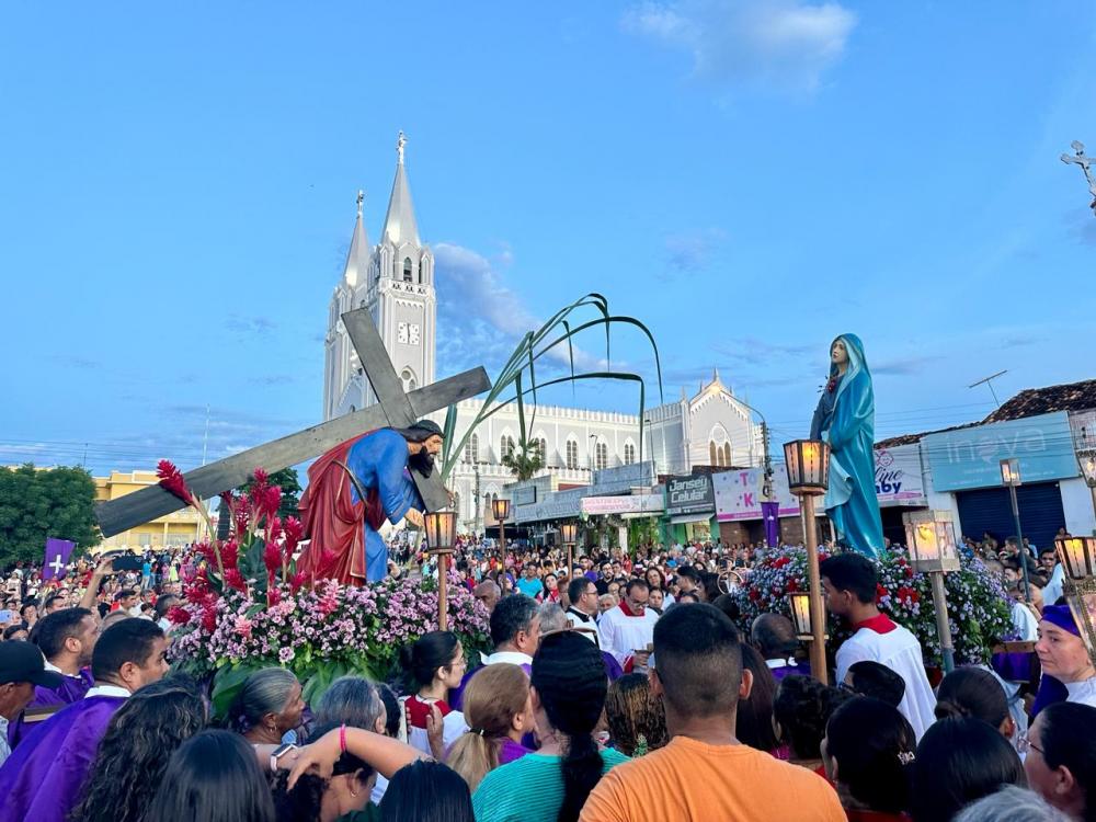 Procissão de Bom Jesus dos Passos em Picos reúne multidão de fiéis