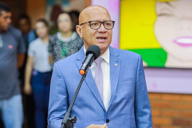 Deputado Franzé diz que filho autista foi alvo de discriminação em restaurante de THE