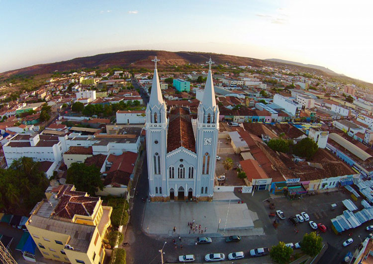 Prefeitura de Picos organiza a praça Justino Luz para celebrações religiosas na Sexta-feira Santa