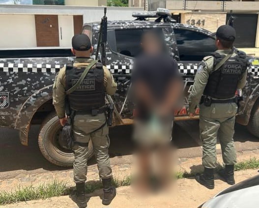 Homem é conduzido à delegacia após ser flagrado com pó branco análogo a cocaína em Picos