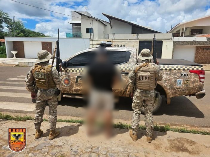 Homem é conduzido para Delegacia suspeito de furtar celular dentro de supermercado em Picos