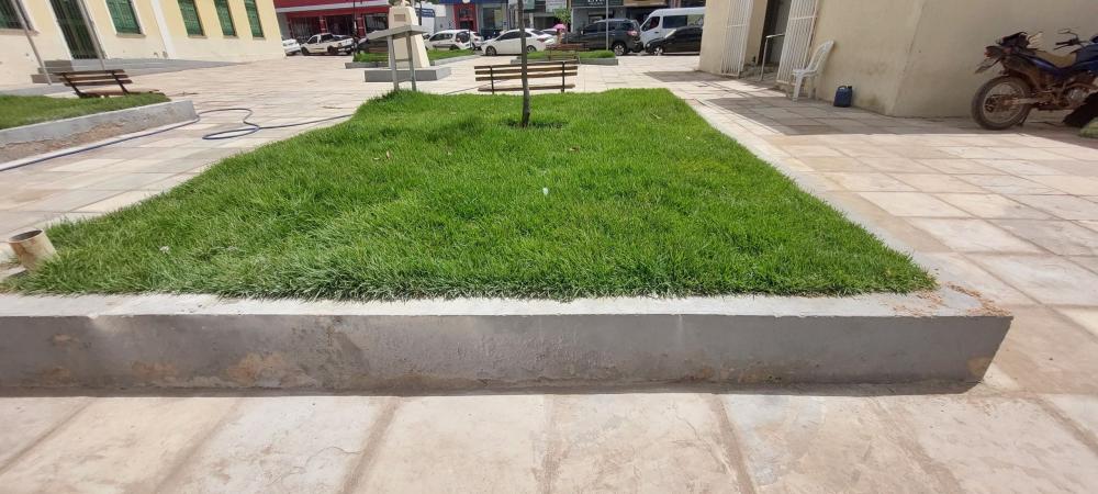Prefeitura em Ação: Praça de Picos receberá transformações que vão desde a pintura até mudança na paisagem