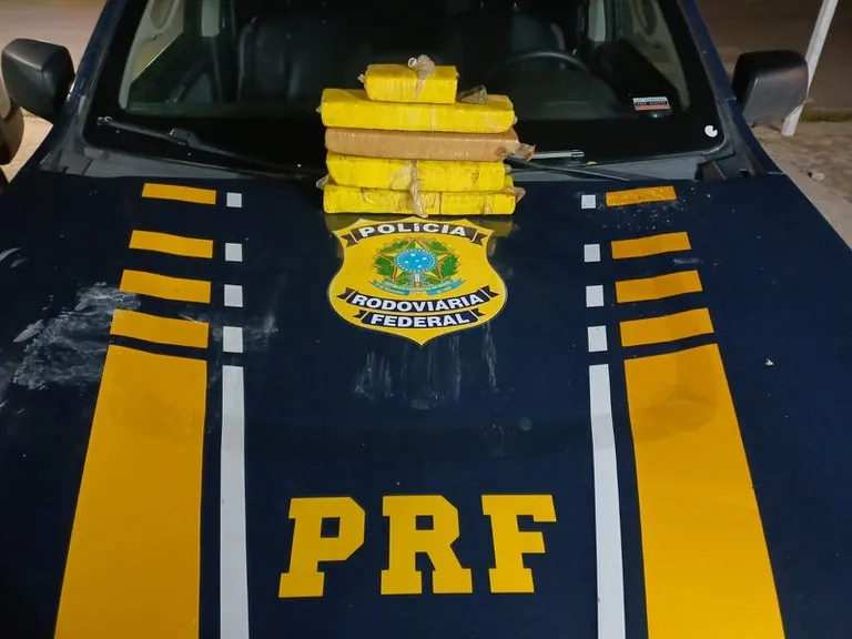 PRF apreende 5 tabletes de maconha e prende dupla suspeita por Tráfico de drogas em Picos