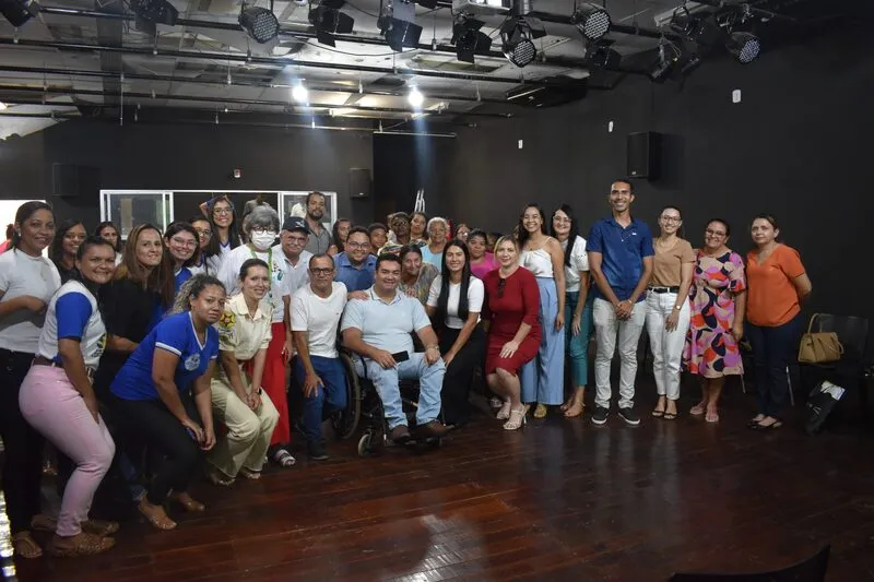 Acolhimento para pessoas com TEA: Capacitação para profissionais e orientação para a população 