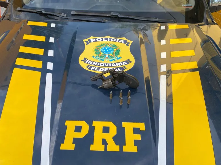 Homem é preso pela PRF em Picos por porte ilegal de arma de fogo 