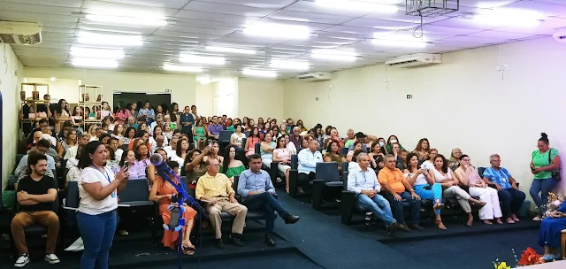 Lançamento do livro “Entre o tempo e a memória” reúne grande público em Picos