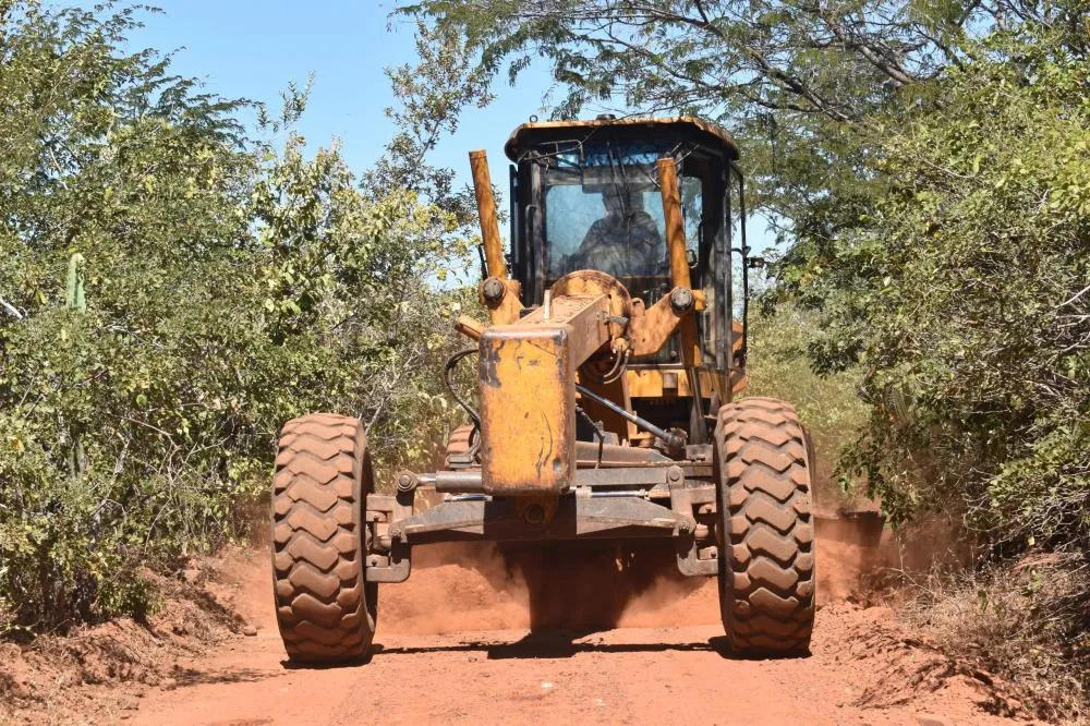 Secretaria de Obras realiza recuperação de estradas vicinais na zona rural de Picos