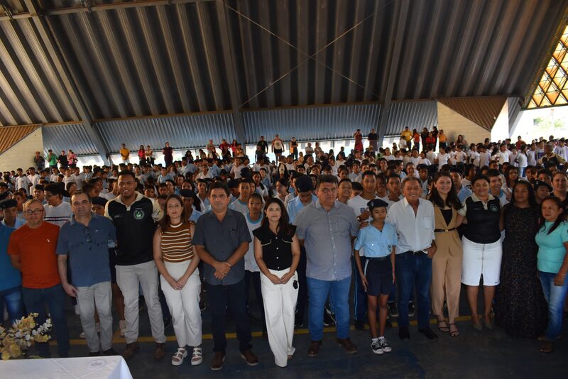 Prefeitura de Picos realiza Solenidade de Formatura e entrega de uniformes para os alunos da Escola Cívico Militar