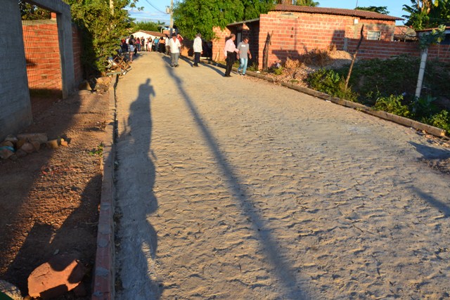 Prefeitura de Picos inaugura três ruas pavimentadas no bairro Samambaia