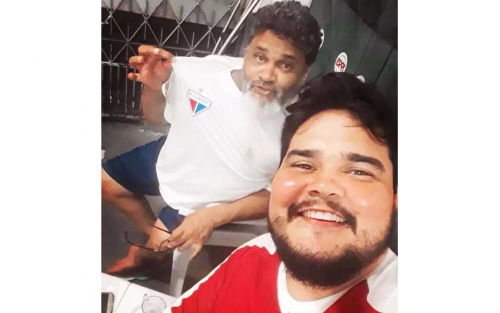 Enterro de cabeleireiro em Monsenhor Gil tem cerveja, fogos de artifício e forró: 'tudo que ele havia pedido'