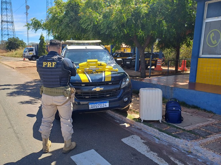 PRF no Piauí apreende 13 tabletes de cocaína na cidade de Picos