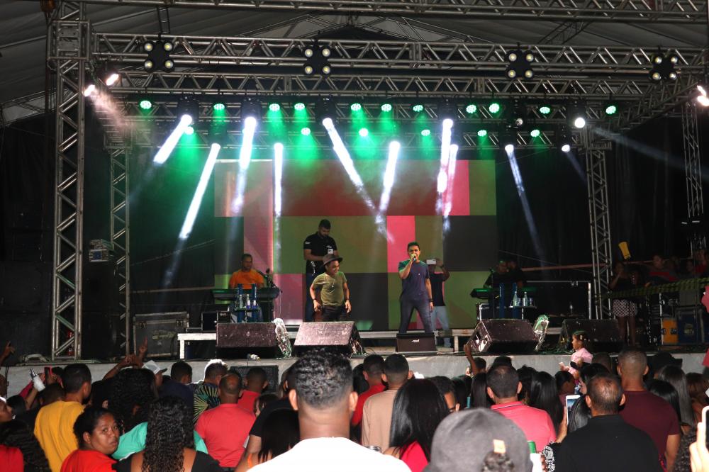 Show dos Meninos de Barão anima noite dos festejos de Olho D’Água do Piauí