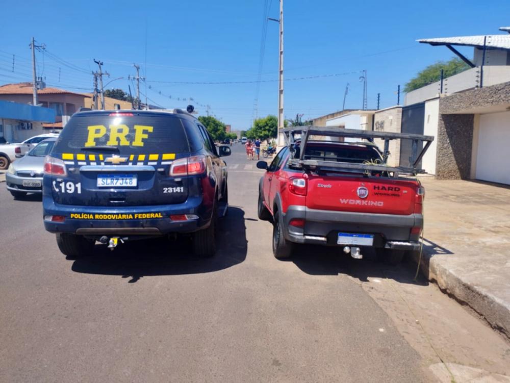 PRF recupera em Picos veículo furtado há quase 10 anos em Salvador (BA)