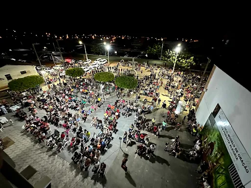 Multidão de devotos de São Francisco de Assis participam da quinta noite de Novena/Missa no bairro Junco, em Picos