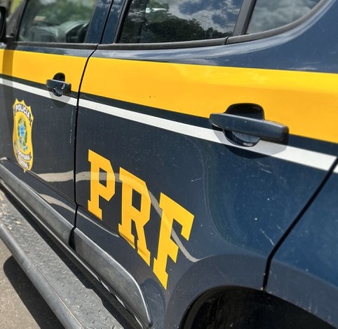 PRF no Piauí prende homem com mandado de prisão por homicídio e outro por roubo