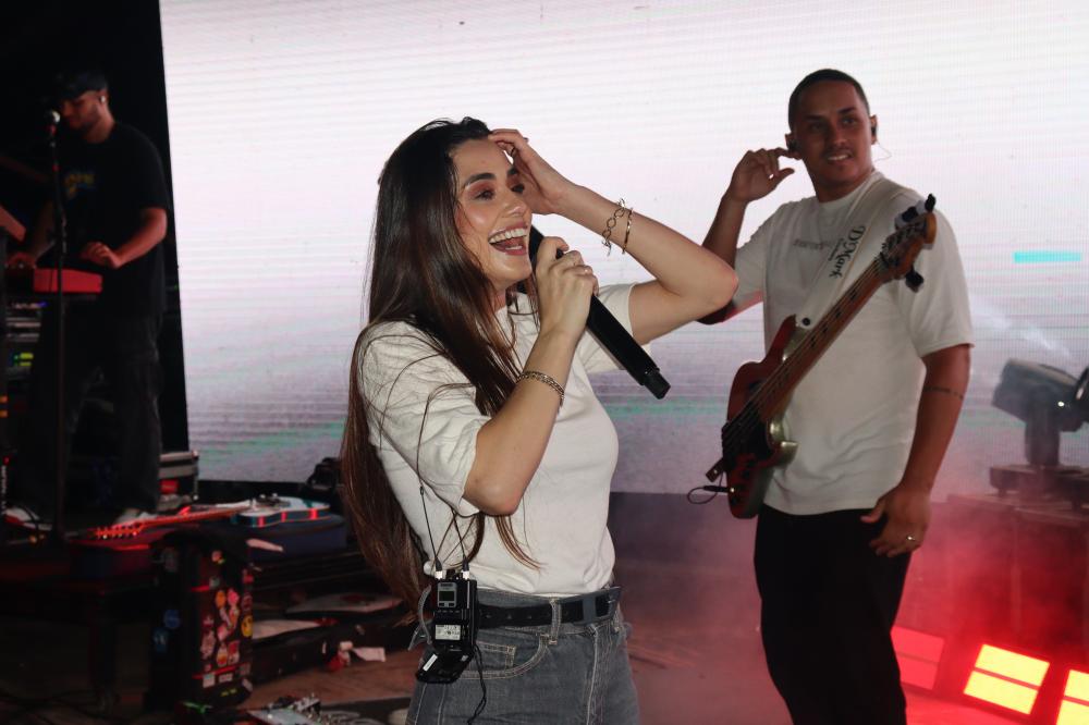 Show da cantora gospel Isadora Pompeo emociona público em São Pedro do Piauí