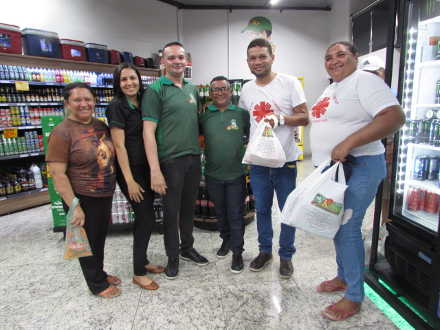 Equipe Cáritas da paróquia São Francisco de Assis visita comércio do bairro Junco em Picos pedindo donativos para Ação Social em Alusão ao Dia Mundial dos Pobres