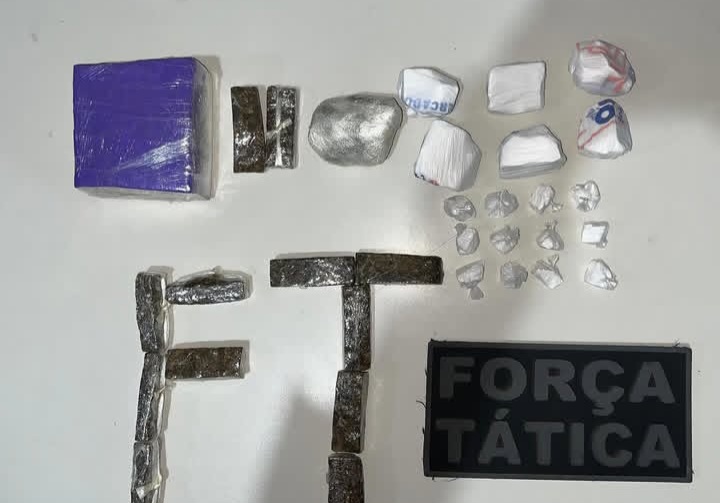 Polícia Militar apreende droga arremessada em terreno baldio em Picos