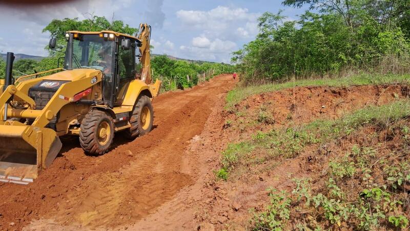 Prefeitura de Picos continua a entrega de sementes e realiza abertura de estradas vicinais na zona rural de Picos