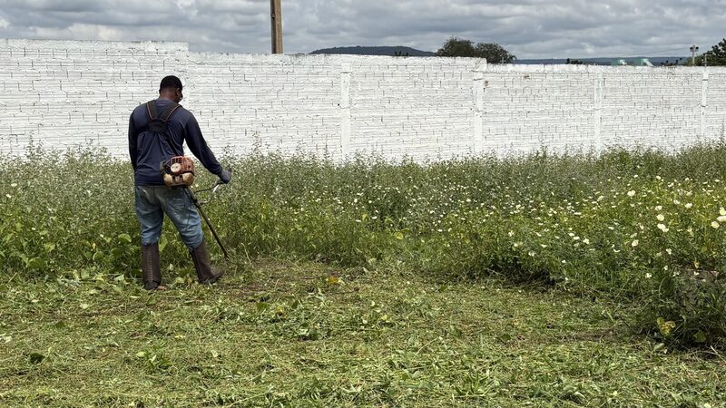 Secretaria de Serviços Públicos realiza mutirão de limpeza nas imediações do Hospital Dia de Picos