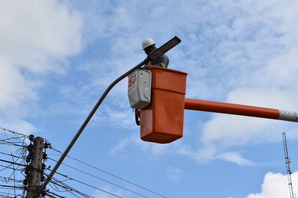 Prefeitura de Picos substitui lâmpadas de vapor de sódio por luminárias de LED