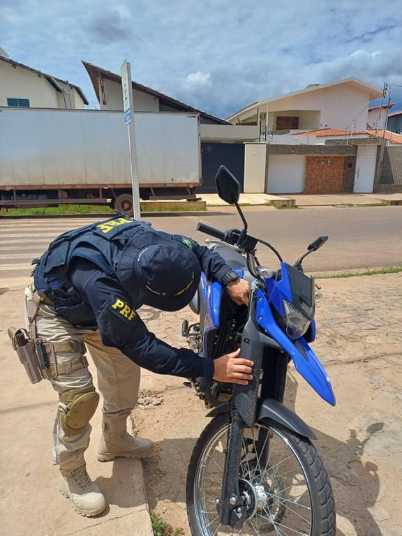 PRF apreende motocicleta com sinais de adulteração em Picos