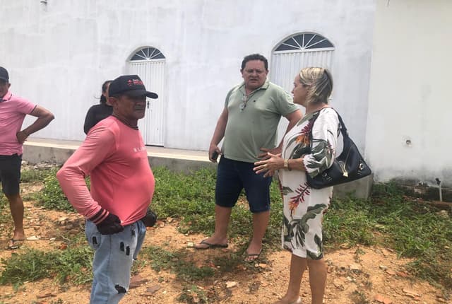 Secretária Fatima Sá faz visita e anuncia construção de novo poço na localidade Morrinhos em Picos