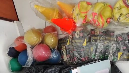 Seme Picos inicia distribuição de materiais esportivos para escolas da rede