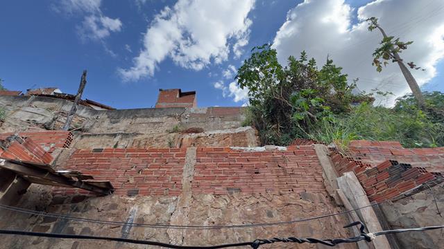 Secretaria de Obras concluiu reconstrução de paredão no Bairro Paroquial