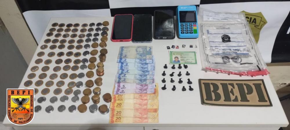 Polícia Militar prende homem por tráfico de drogas em trailer de Picos