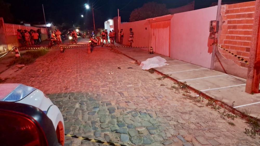 Homem é morto com vários tiros em Regeneração; policial militar do Maranhão é o suspeito do crime e está foragido