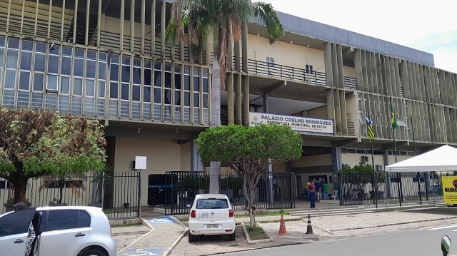 Dr. Pablo Santos anuncia a antecipação da metade do 13º salário para a próxima semana