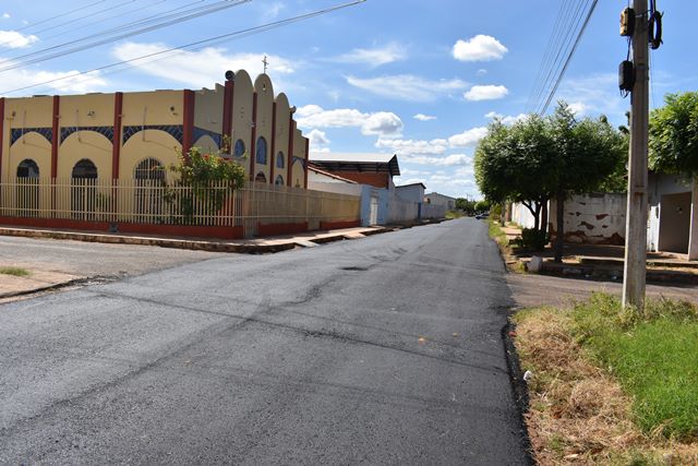 Prefeitura de Picos recupera a pavimentação asfáltica da Rua Zuza Lino