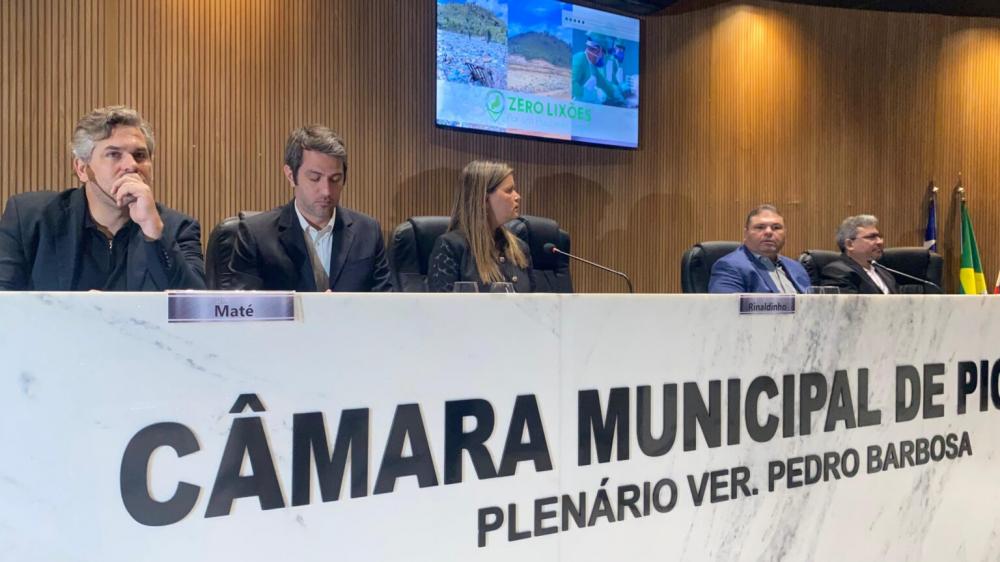 Semarh participa de audiência para discutir o Projeto Zero Lixões com prefeitos da macrorregião de Picos