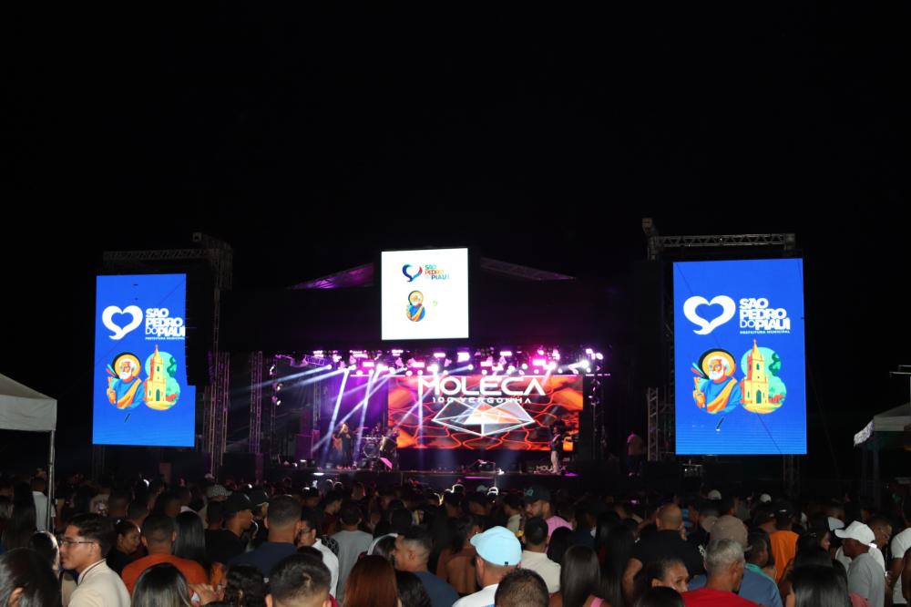 Shows musicais em praça pública marcam festividades das comemorações dos 88 anos de São Pedro do Piauí