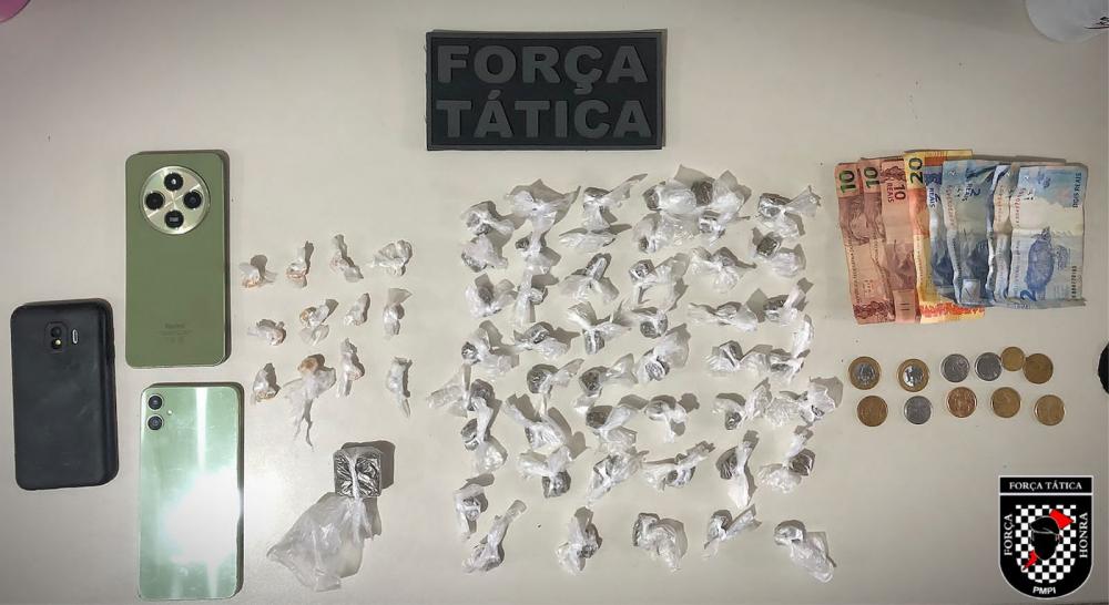 Polícia prende mulher em flagrante suspeita por tráfico de drogas 