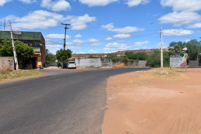 Ponte que liga Avenida Severo Eulálio ao Bairro Boa Vista em Picos está prevista para ser concluída no prazo de um ano