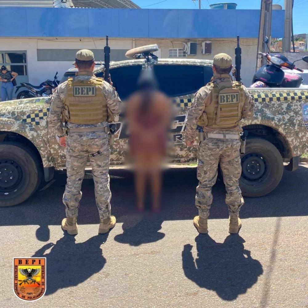 Mulher é presa suspeita por tráfico de drogas em Picos