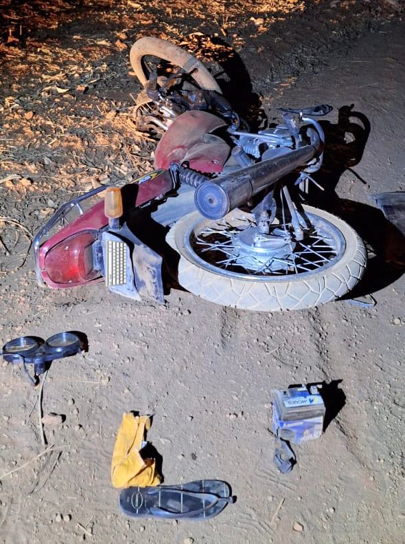Acidente entre moto e Hilux deixa homem ferido na zona rural de Regeneração