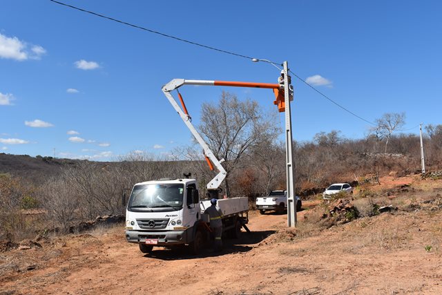 FUMIP realiza a reposição de lâmpadas no Povoado Chapadinha, zona rural de Picos