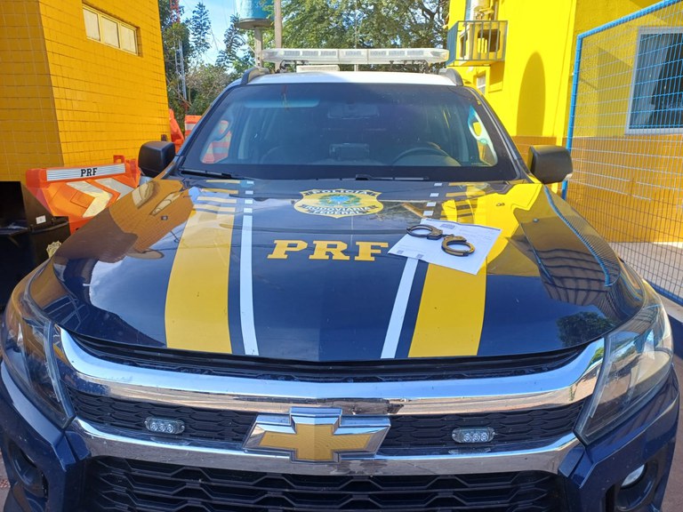 PRF apreende documento falso durante fiscalização na BR-316, em Picos